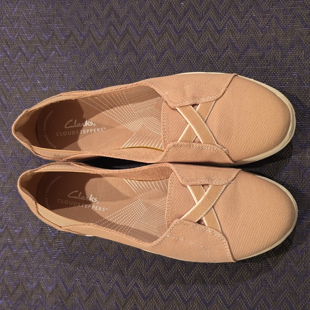 CLARKS BRAND WOMEN'S TAUPE "CLOUDSTEPPERS" "BREEZE SKIP" SLIP ON SHOES SIZE 7.5